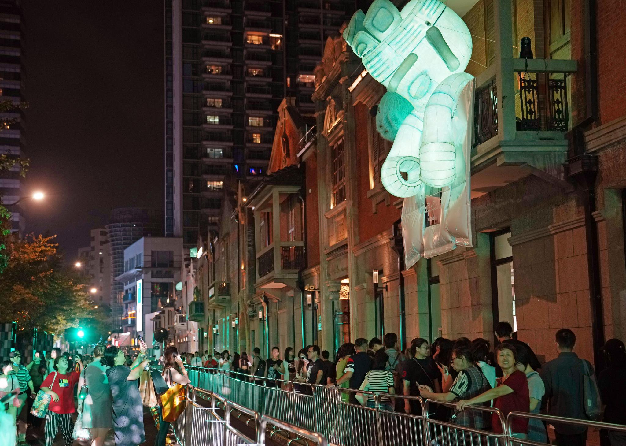 9月28日晚,2024静安国际光影节光影奇妙夜启幕,一场视觉盛宴装点了上海的夜空。新华社记者刘颖 摄