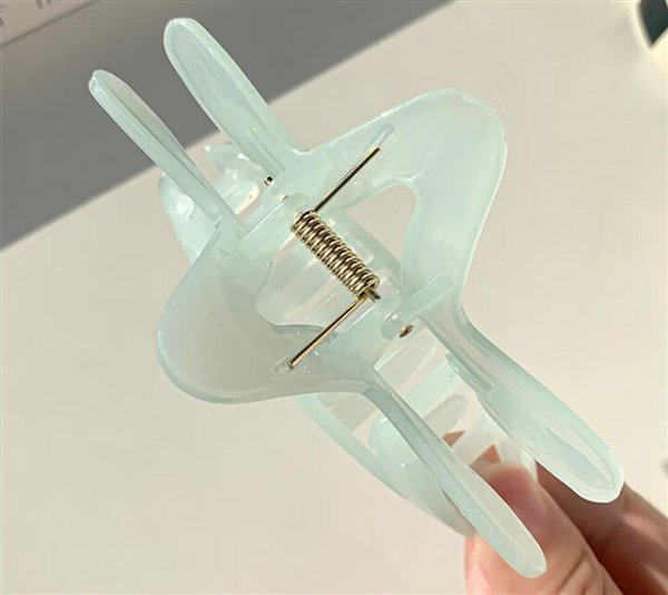 鲨鱼夹的材质 0d63-fbd847d41bbf30dd929a755eb301d634.jpg