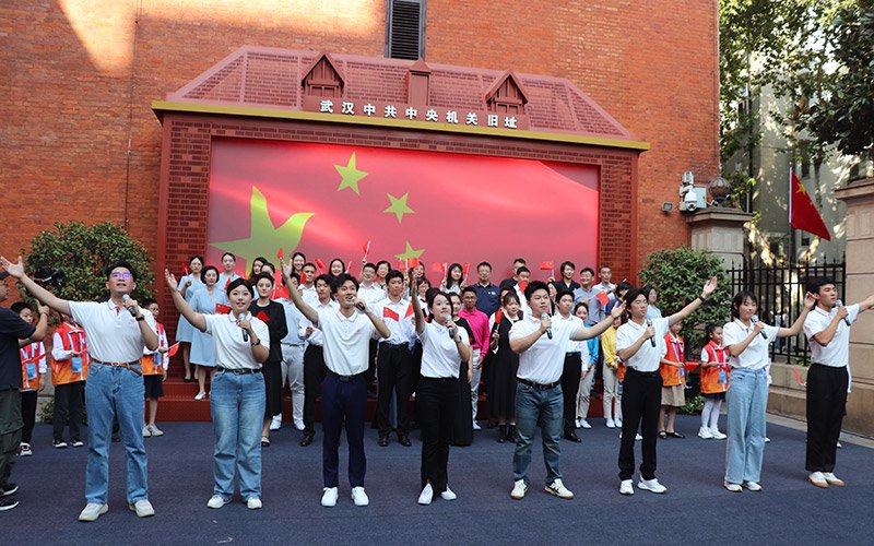 華中科技大學學子演繹原創獨幕音畫劇《蒙丹尼之光》。武漢中共中央機關舊址紀念館供圖