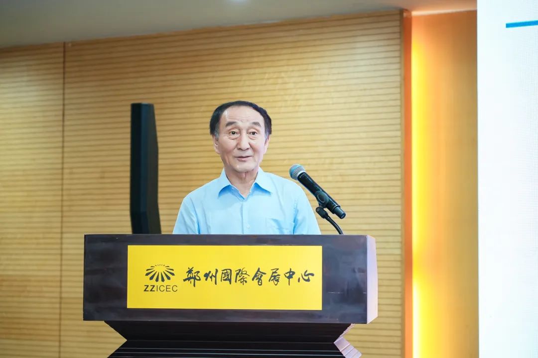 ▲李增元作《激光雷达遥感森林蓄积量估测技术》报告