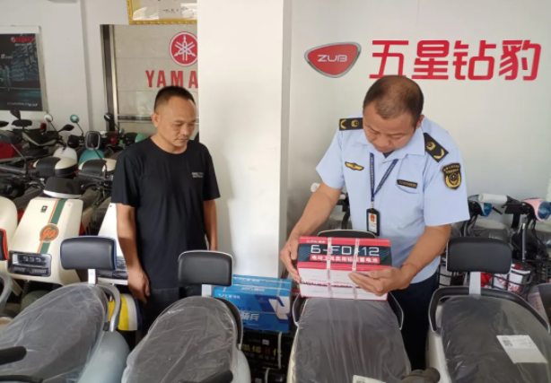 云南省景洪市市场监管局开展电动自行车及蓄电池产品质量检查(图1) 云南省景洪市市场监管局开展电动自行车及蓄电池产品质量检查(图1)