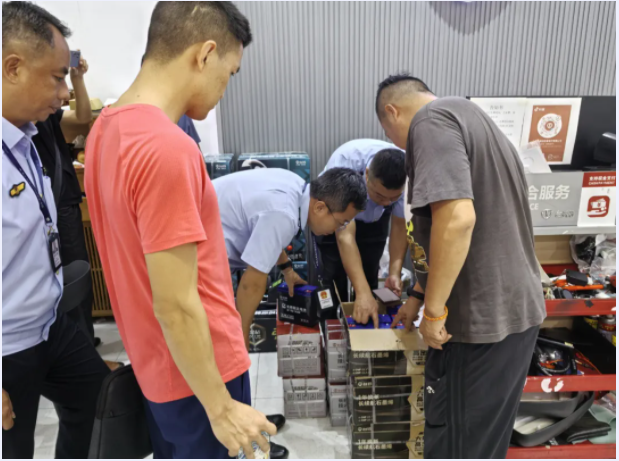 云南省景洪市市场监管局开展电动自行车及蓄电池产品质量检查(图2) 云南省景洪市市场监管局开展电动自行车及蓄电池产品质量检查(图2)