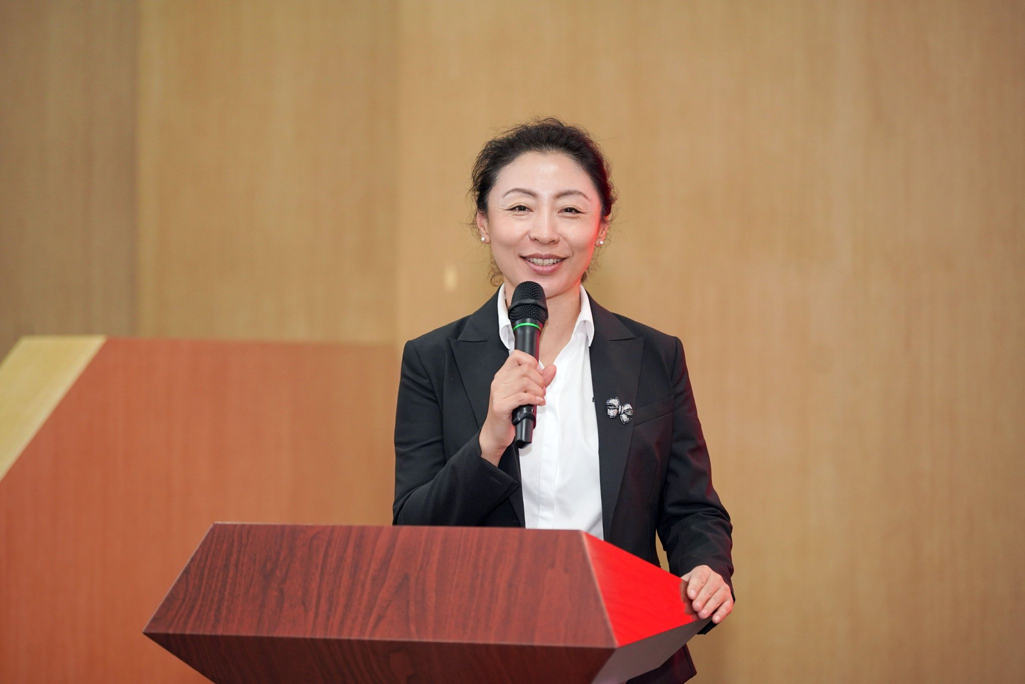 兰剑智能总经理张小艺致辞 摄影:郑凯鹏