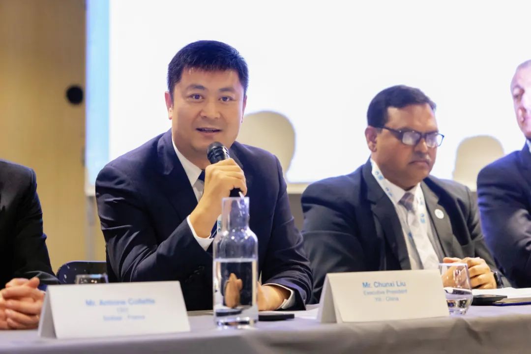 ▲伊利集团执行总裁刘春喜发表演讲