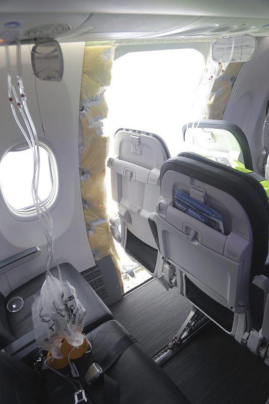 △1月5日,一架波音737 MAX 9型客机飞行时机舱一处门塞脱落。