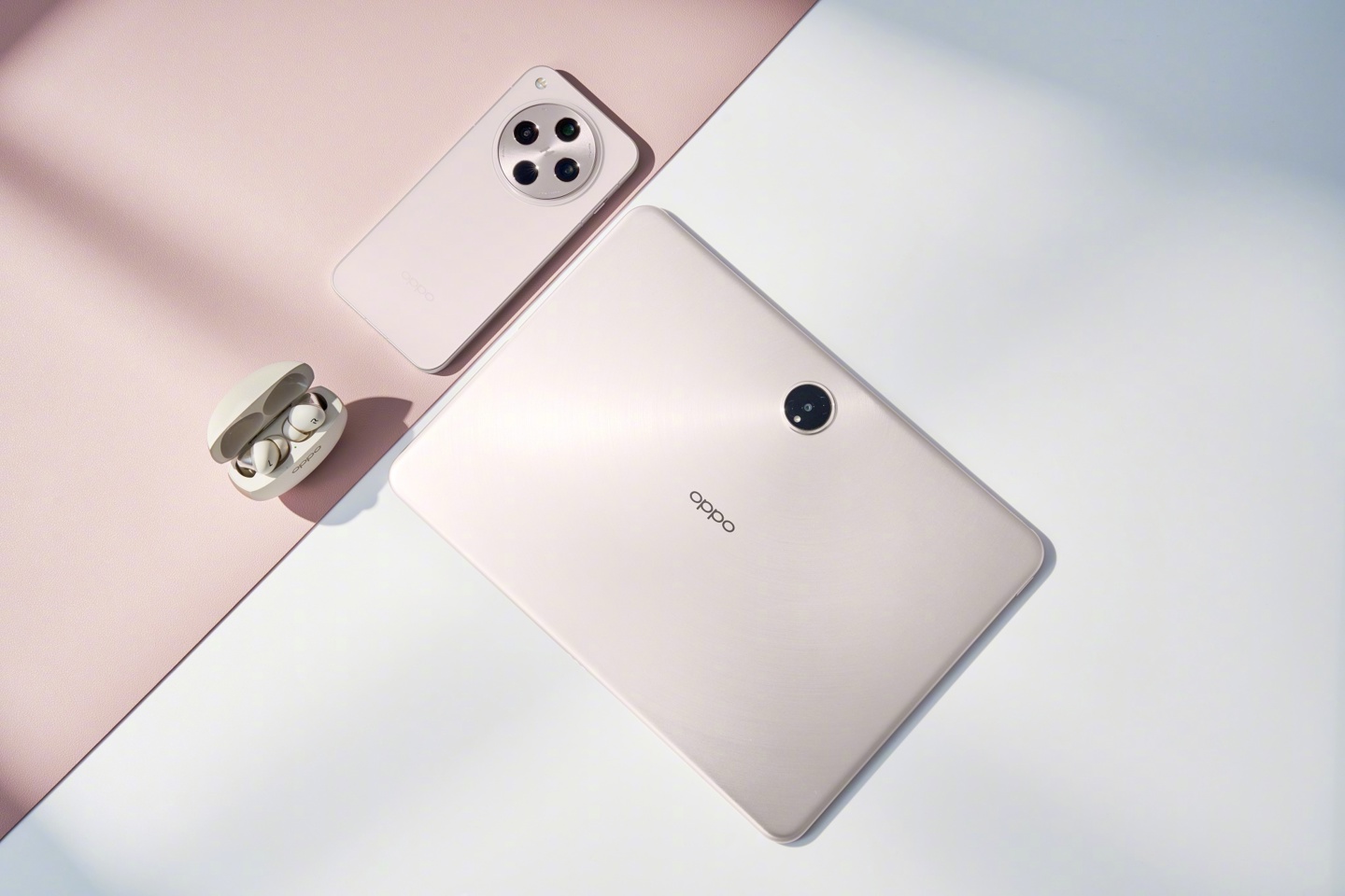 OPPO 全家桶照片公布,含 Find X8 系列手机、Pad3 Pro 平板等-oppo全家桶多少钱