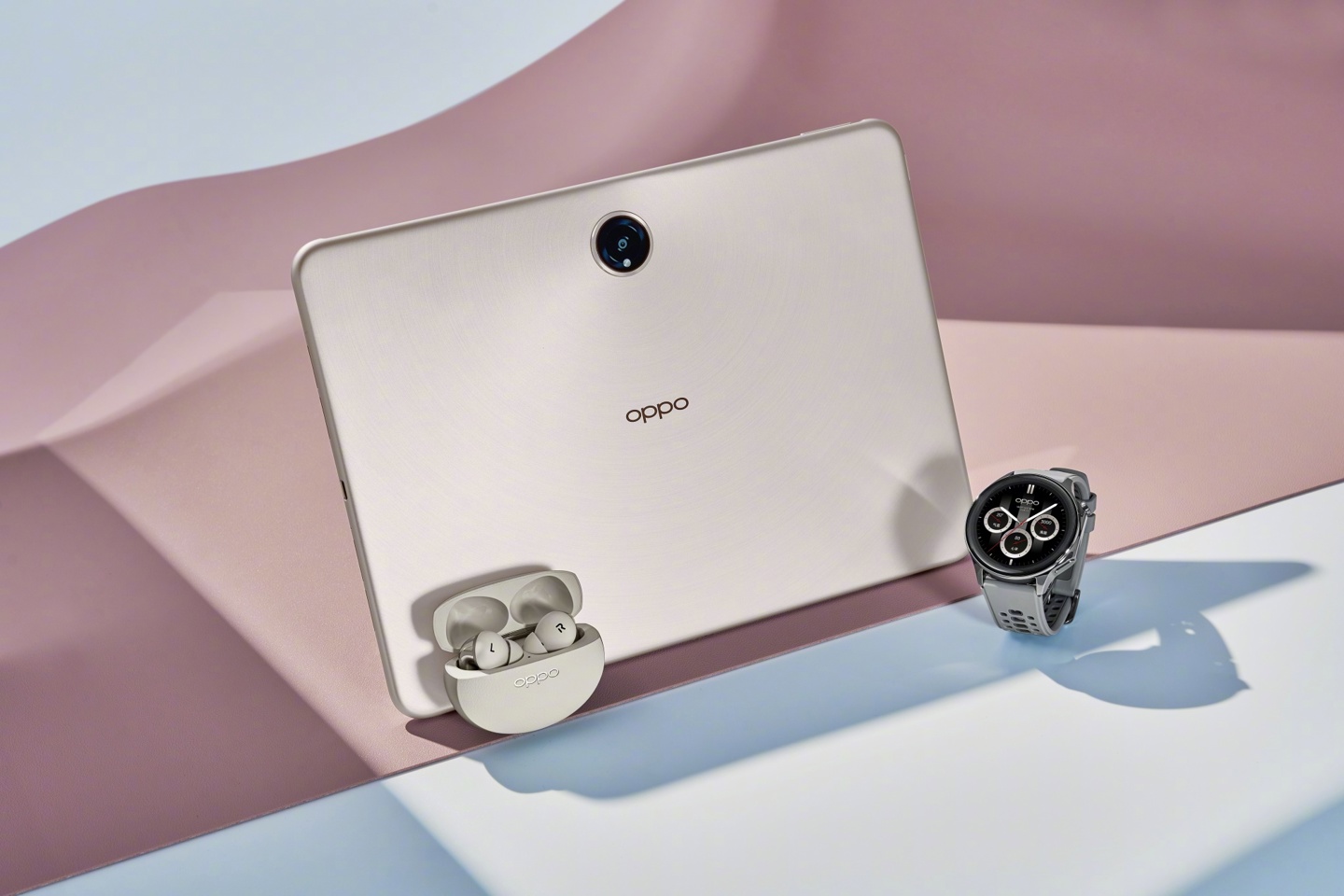 OPPO 全家桶照片公布,含 Find X8 系列手机、Pad3 Pro 平板等-oppo全家桶多少钱