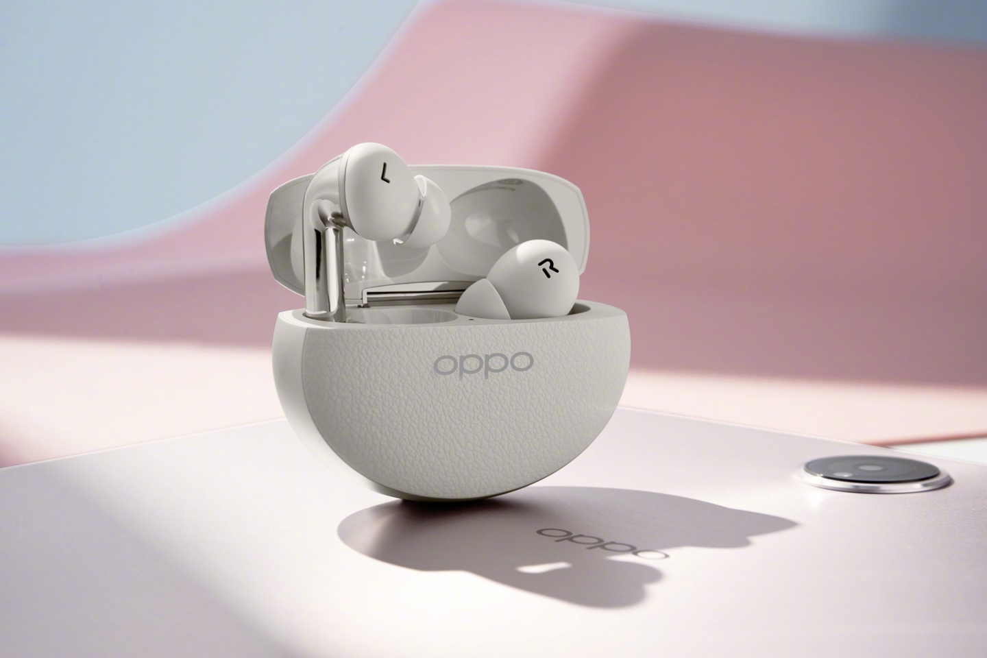 OPPO 全家桶照片公布,含 Find X8 系列手机、Pad3 Pro 平板等-oppo全家桶多少钱