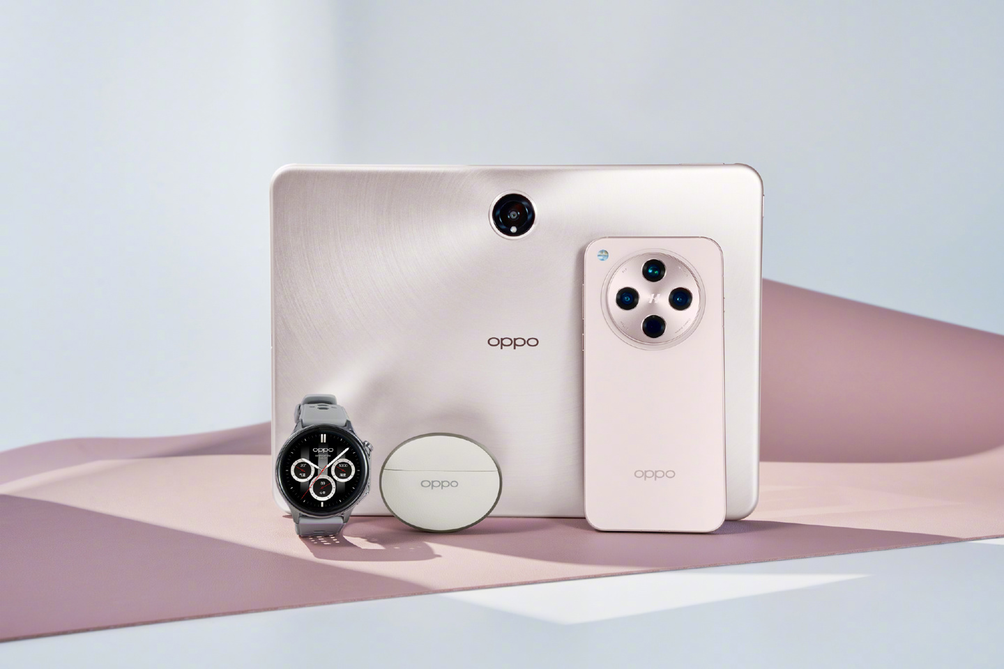 OPPO 全家桶照片公布,含 Find X8 系列手机、Pad3 Pro 平板等-oppo全家桶多少钱