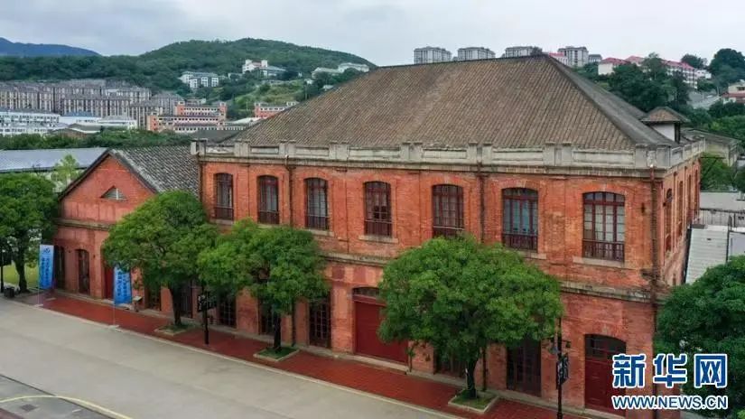 轮机车间和绘事院外景。新华网 肖和勇 摄