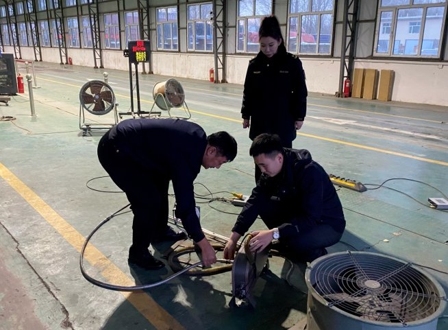 佳木斯市同江生态环境局开展机动车检测机构执法检查(图1) 佳木斯市同江生态环境局开展机动车检测机构执法检查(图1)