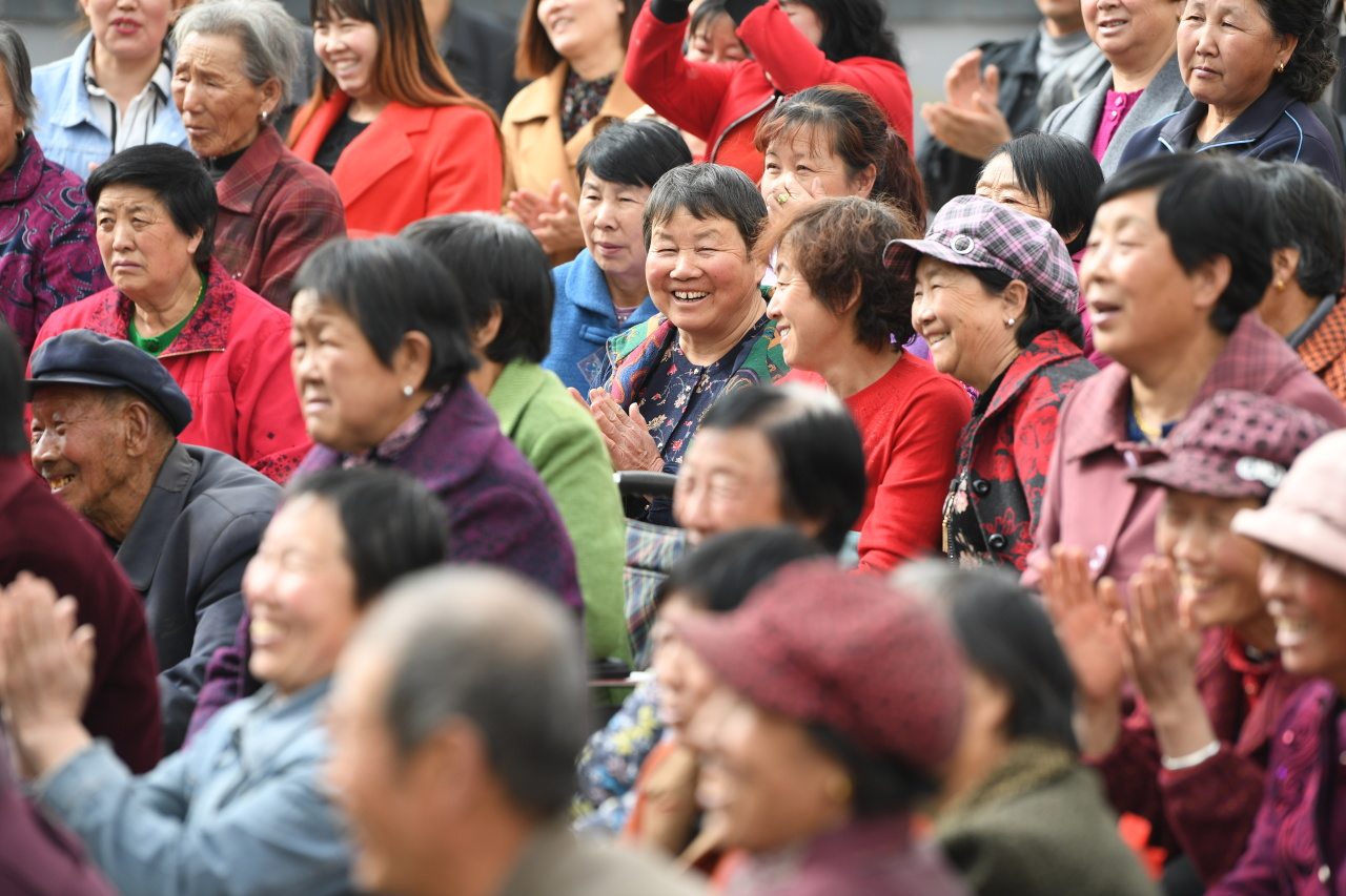 到人民中間去。