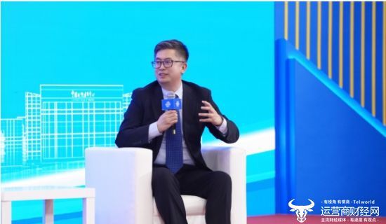 图为:高禄峰参加链博会先进制造专题研讨会