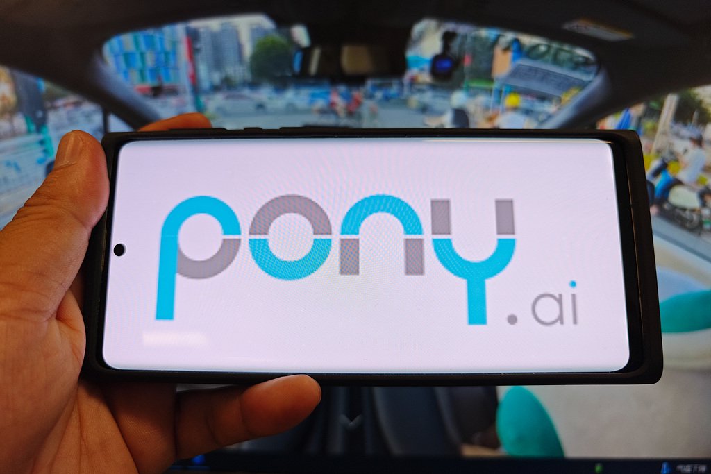 2024年11月21日,上海,小马智行pony ai的logo。
