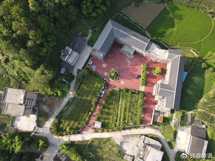 环境优美的习水县大坡养老服务中心（无人机照片）。新华社记者李凡 摄