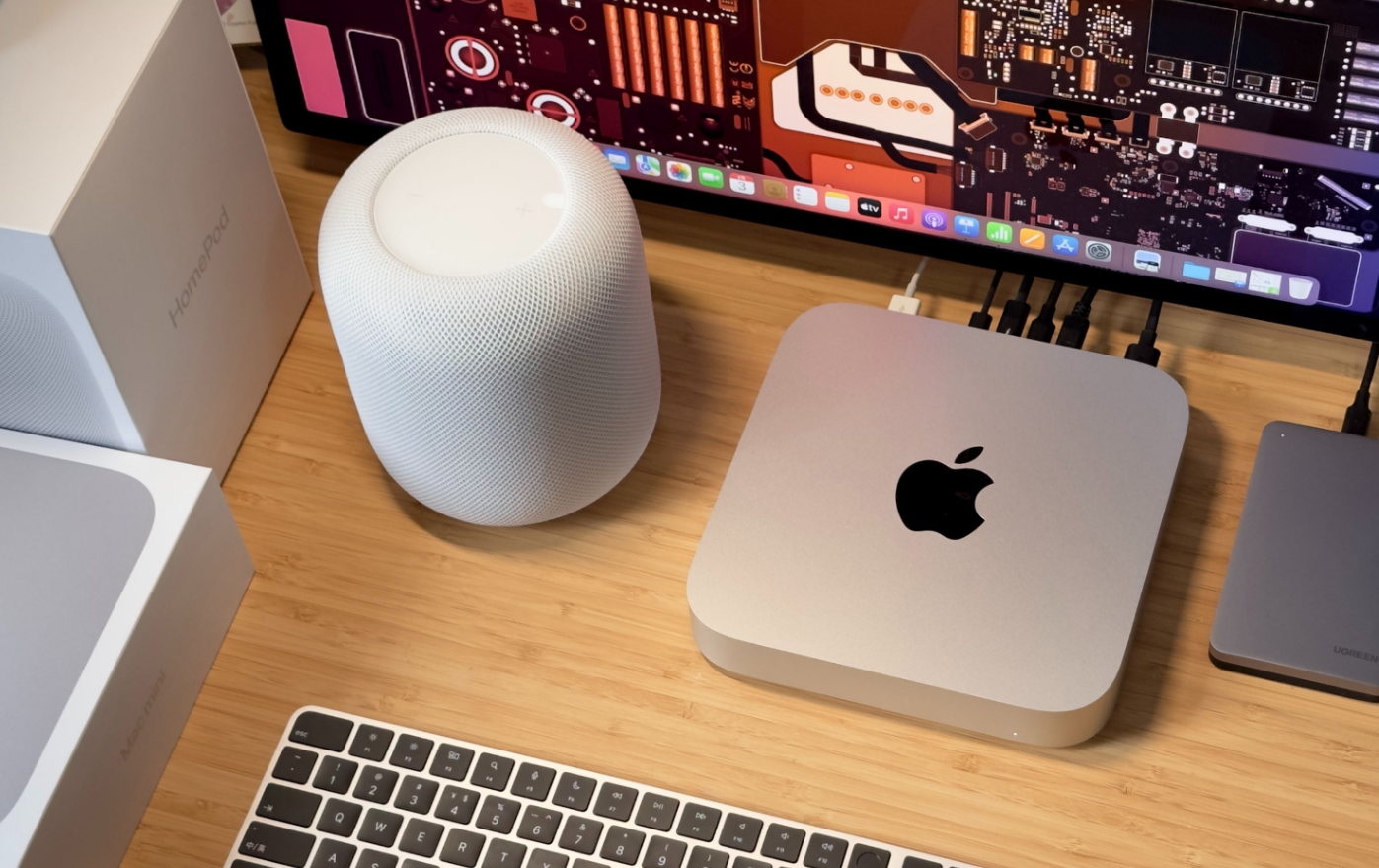 图片说明:第二代HomePod(白色圆柱体)