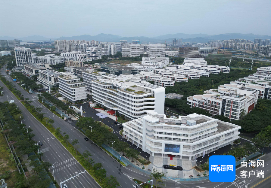 航拍三亞崖州灣科技城海潤黃金珠寶產業園。記者 沙曉峰 攝