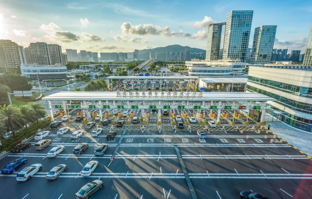 橫琴大橋海關查驗場，車輛有序通行。袁天曉 攝