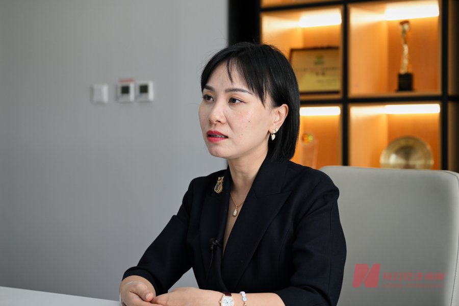 新希望六和董事长刘畅正在接受采访 图片来源:每经记者 韩阳 摄
