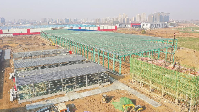 團風縣臨港產業園內項目施工正酣 記者 餘濤 攝