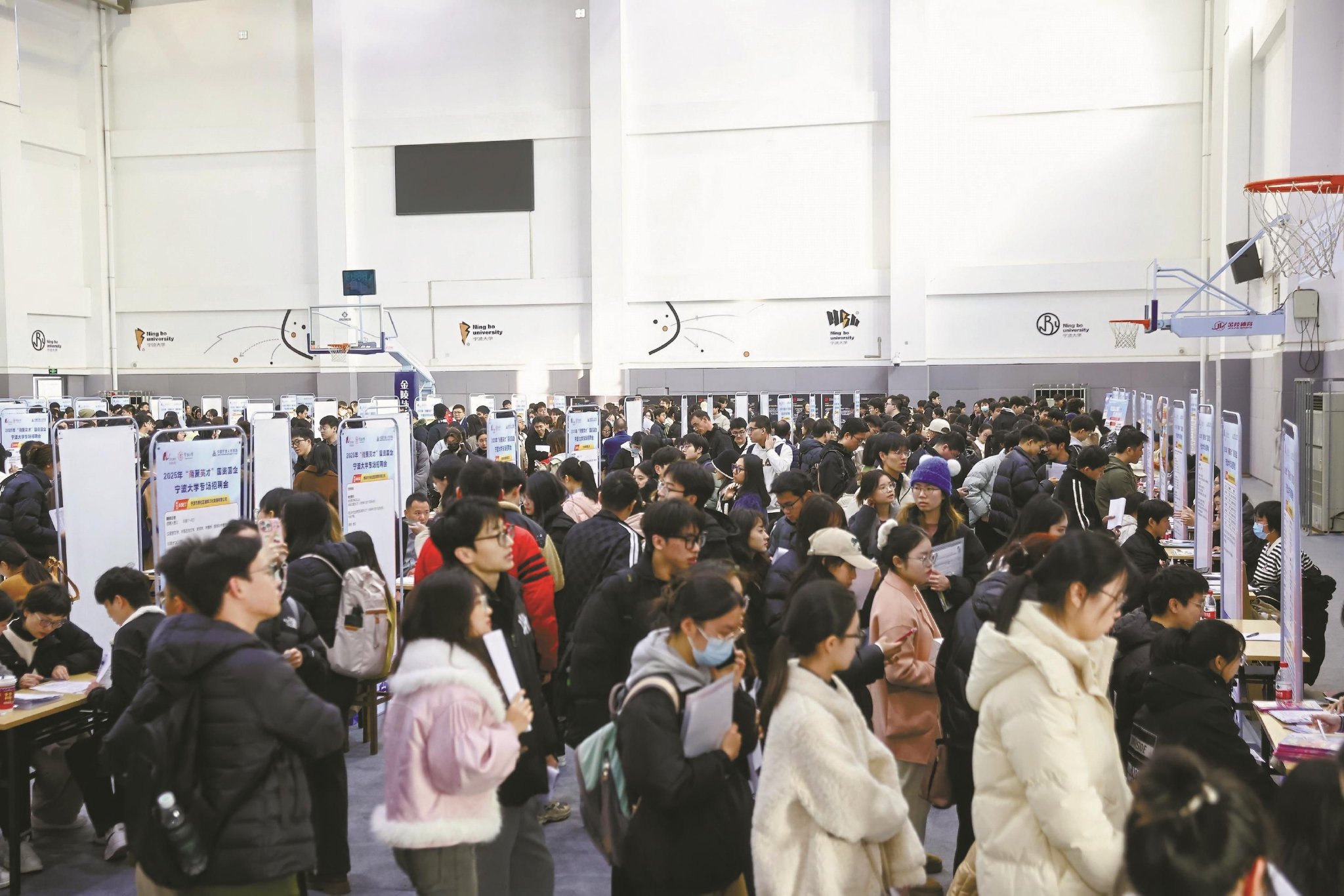 招聘会现场。