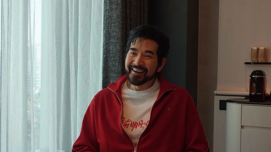 费翔接受检票员甲采访 诸葛漪 摄