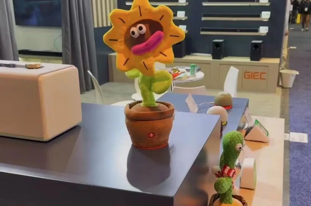 在王乐看来,2024年是AI玩具的元年,2025年AI玩具赛道将迎来快速发展。作者:陈奇杰 封图:受访者供图