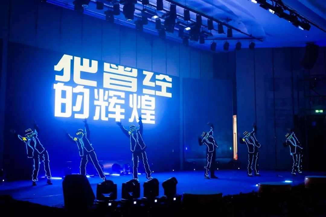 左右滑动 查看更多图片