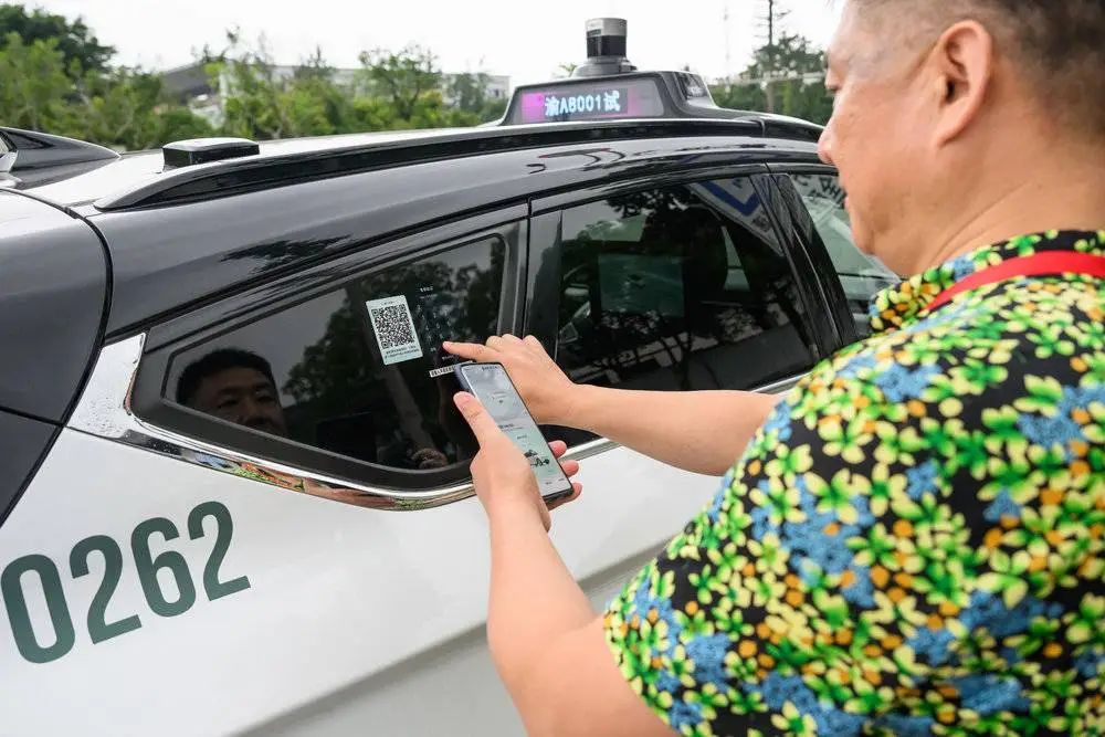 重慶永川RoboTaxi。假如自動駕駛真的足夠成熟、足夠可靠，網約車行業早就先一步被顛覆。圖自視覺中國。
