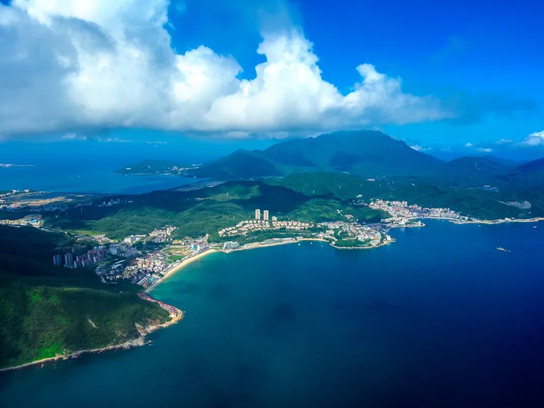 海天一色的大鵬半島(南澳辦事處供圖)