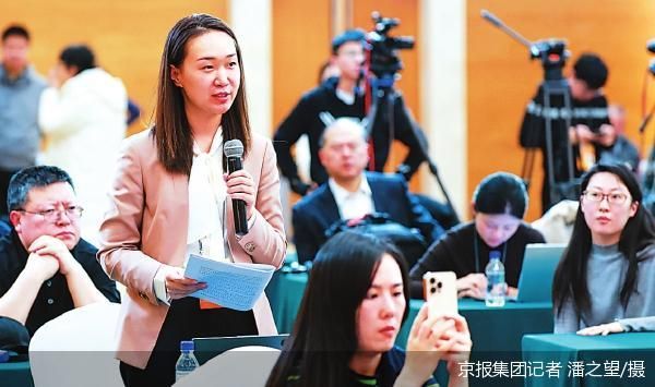 1月15日,北京商報記者就2025年北京如何培育建設國際消費中心城市在發布會上提問。