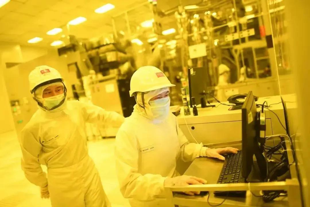 武汉华星光电显示面板智能制造场景