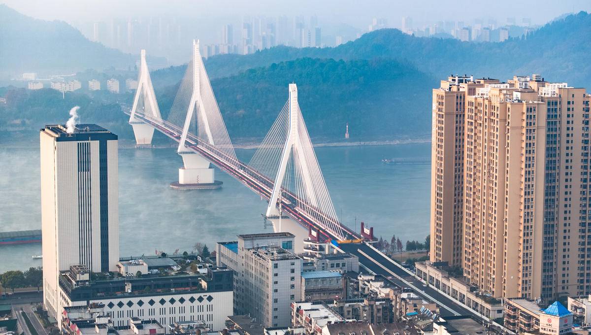 宜昌夷陵長江大橋。（湖北日報全媒記者 劉曙鬆 攝）