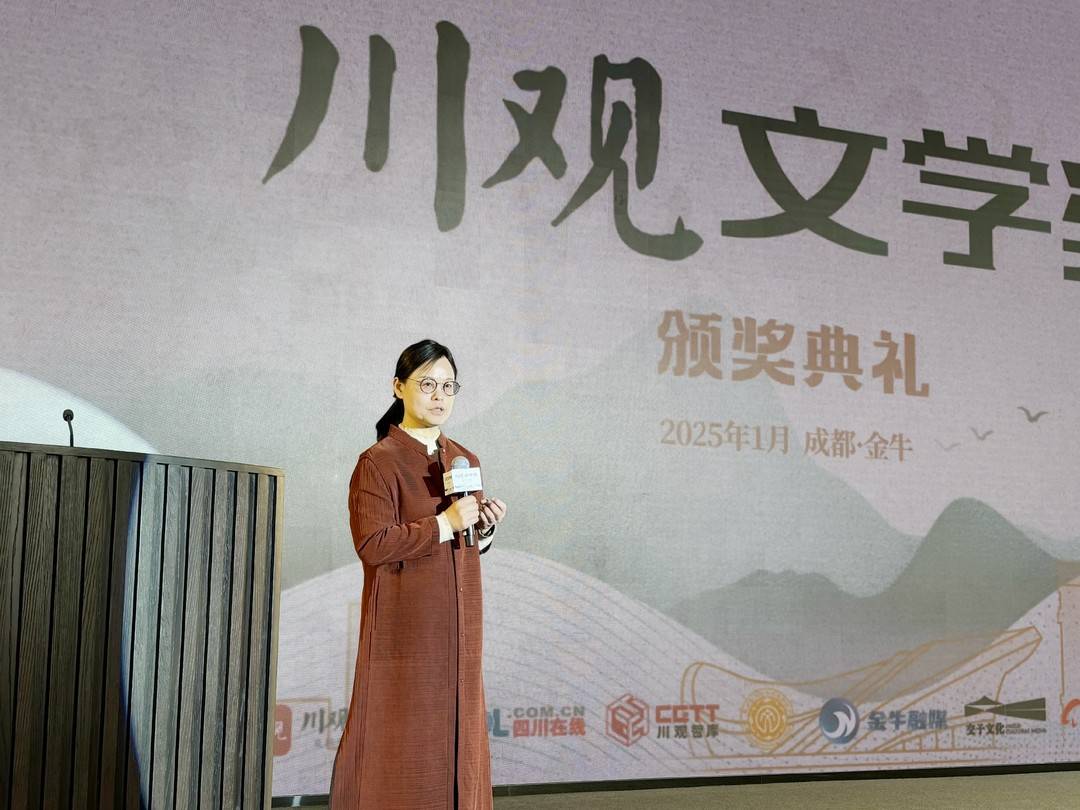 黃燈在台上分享獲獎感言（張傑拍攝）