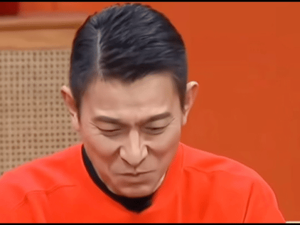 耶咦耶咦在超市“上班”20年的华仔又要开工了,网友:已在散称区