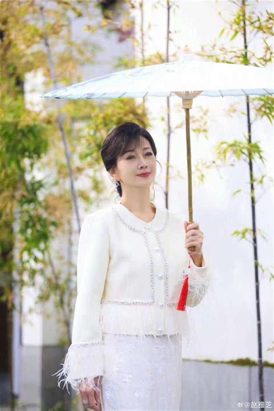 赵雅芝近照（图片来源：个人微博）