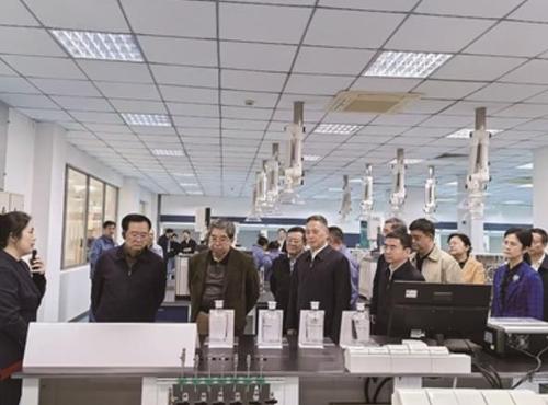 调研组走进中国石化九江分公司实验室现场调研企业研发情况