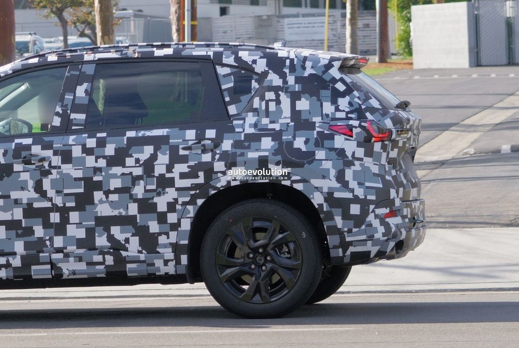 2026 款马自达 CX-5 跨界车路测图首曝，有望今秋亮相