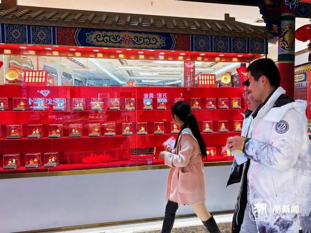 春節前夕,杭州一家金店過年節慶氛圍感拉滿,吳恩慧攝