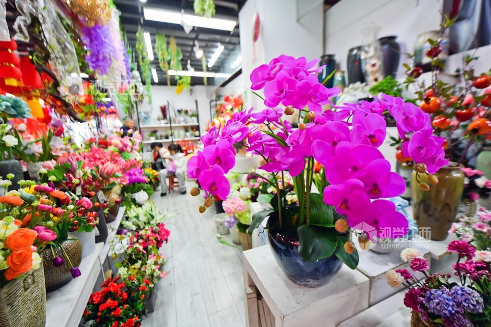 鮮花已經成為了春節期間不可或缺的裝飾品。
