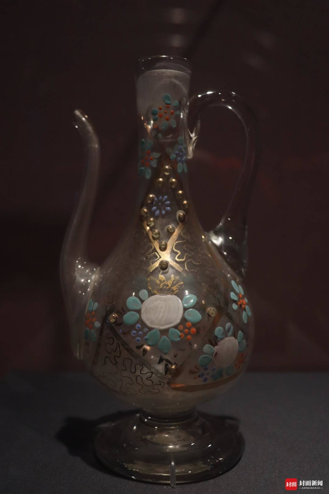 花卉紋玻璃壺 圖據四川大學博物館