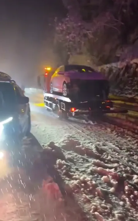 火焰山竟然下雪了!北京四区已出现降雪,河南局地暴雪,连昆明、广东也可能下雪!多地高速封闭、新疆多趟列车停运