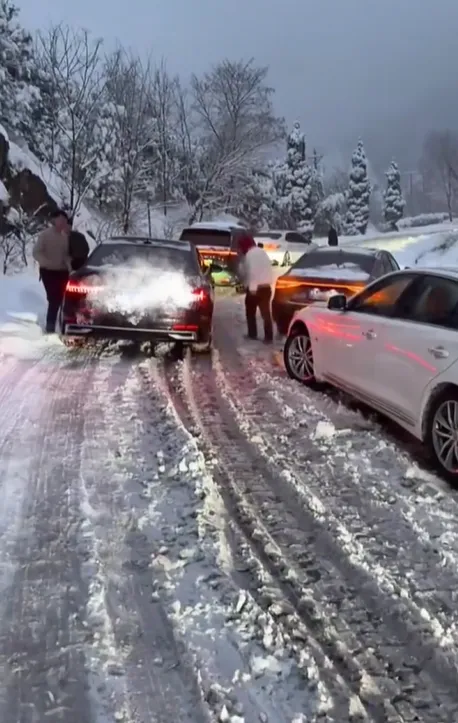 火焰山竟然下雪了!北京四区已出现降雪,河南局地暴雪,连昆明、广东也可能下雪!多地高速封闭、新疆多趟列车停运