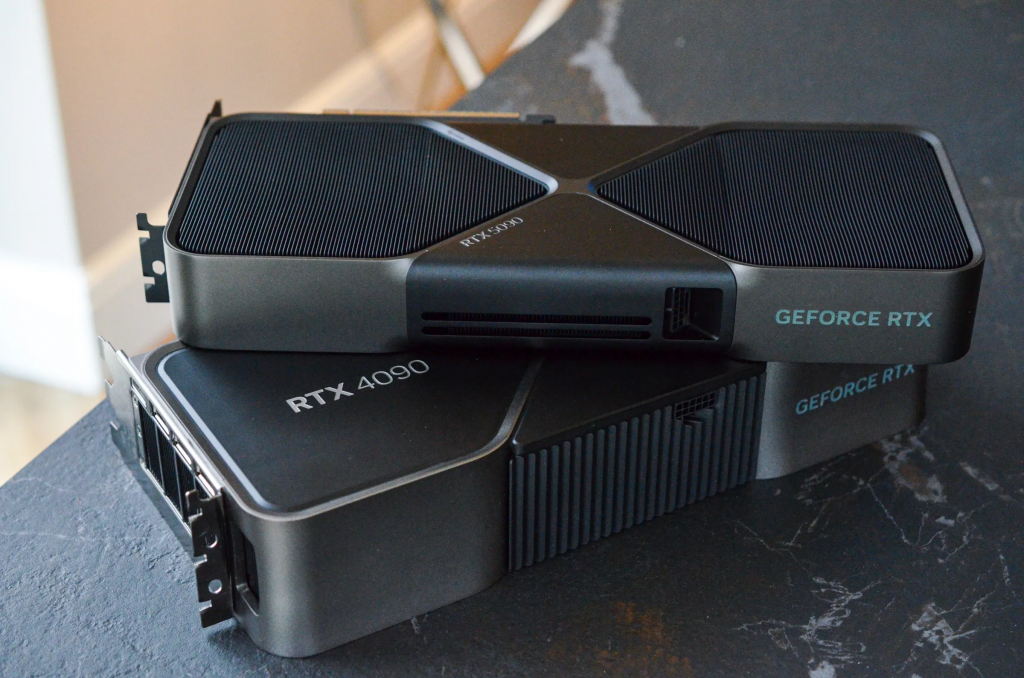 上面的是 RTX 5090，圖源：The Verge