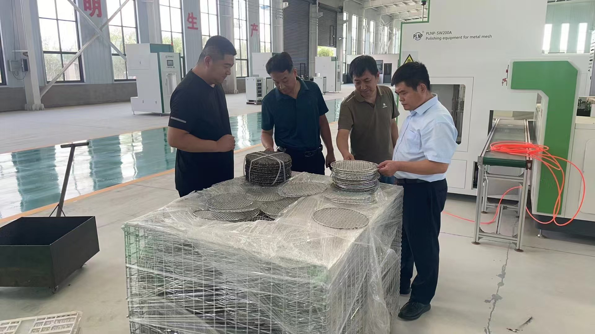 信贷人员走访饶阳县某重点企业。