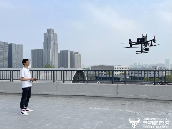 通过在合肥骆岗公园部署中国移动5G-A通感一体化基站,“空中天眼”实现了城市无人机监管