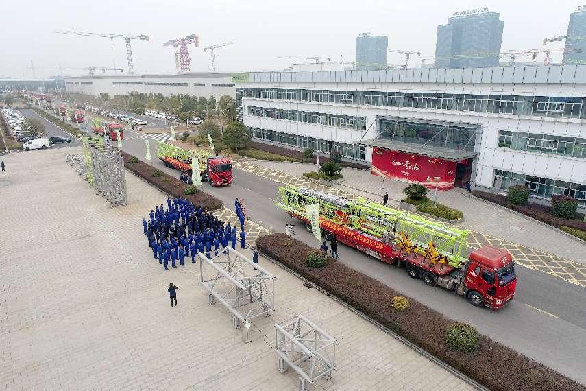 ▲中联重科建筑起重机械开门红发车现场