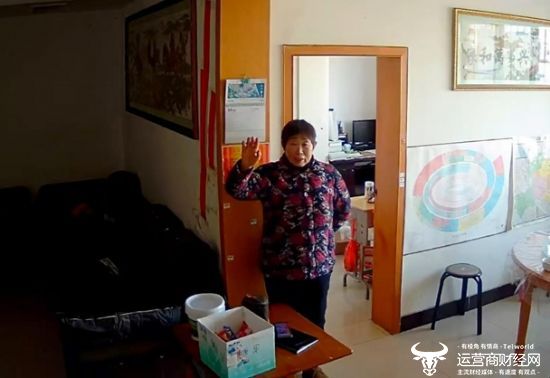 (靳庄社区工作人员通过移动爱家平台,掌握辖区老年群体实时情况)