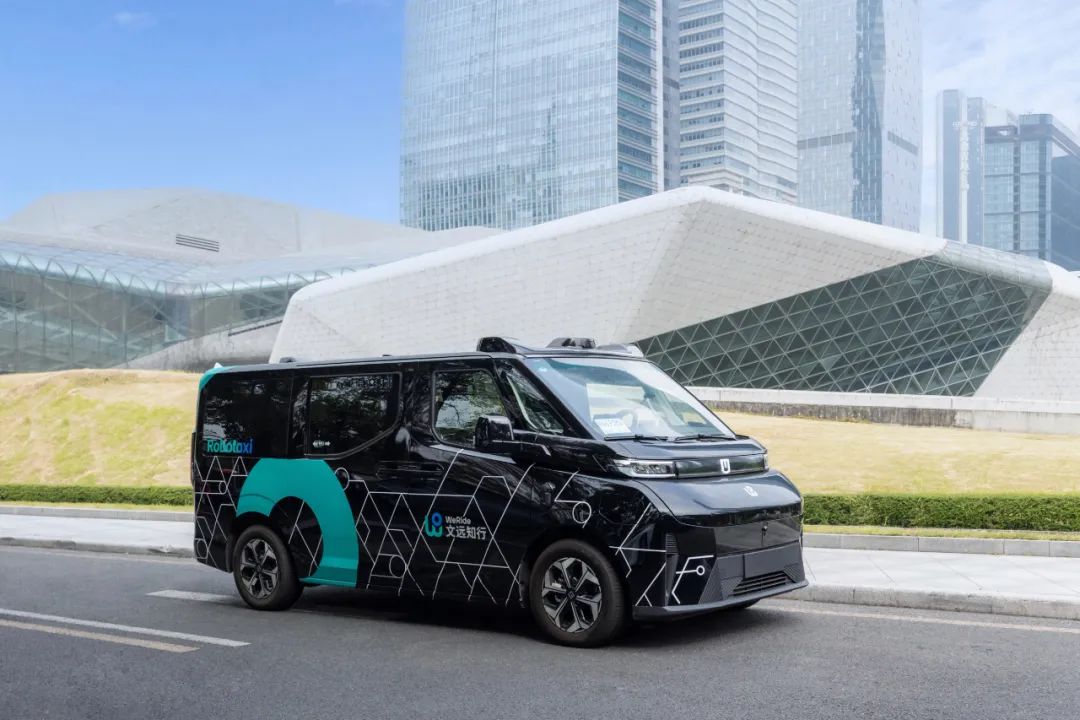 ▲文远知行新一代量产Robotaxi GXR