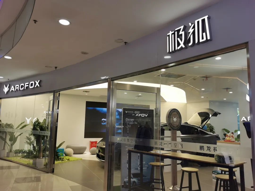 吴典 摄